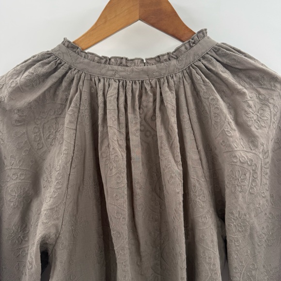 Evereve Palmer Embroidered Blouse Top Button Front Neutral Mocha Size Medium - Picture 7 of 11